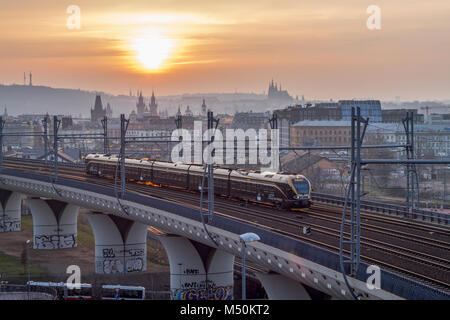 Leo-Express Zug geht Prag Stockfoto