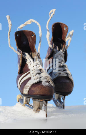 Jahrgang Paar mens Skates Stockfoto