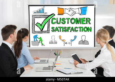 Leute an der Umfrage zur Kundenzufriedenheit Konzept Präsentation Stockfoto