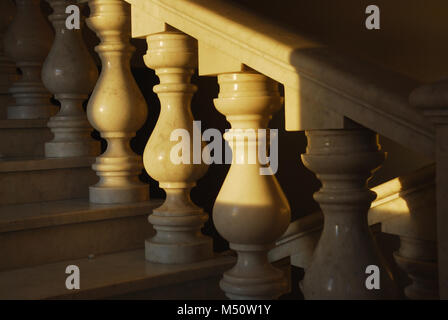 Alte marmoreal Treppen mit Balustraden Stockfoto