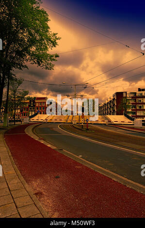 Zugbrücke in einem halb offenen Position in Amsterdam Stockfoto