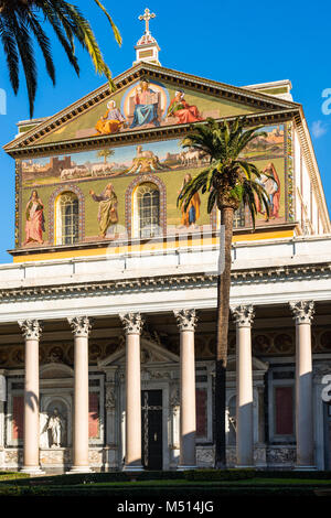 Basilika St. Paul oder die Basilika di San Paolo fuori le Mura südlich der alten Stadtmauer. Rom. Latium, Italien. Stockfoto