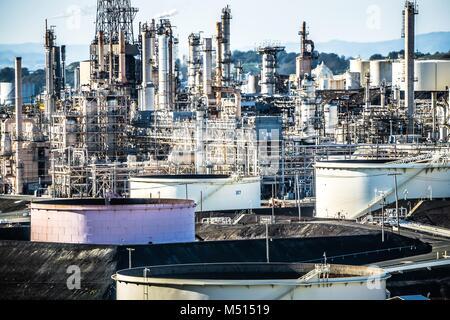 Mega Strukturen der großen Ölraffinerie in Kalifornien Stockfoto