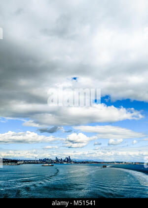 SEATTLE WASHINGTON STADTBILD SKYLINE auf leicht bewölkt TAG Stockfoto