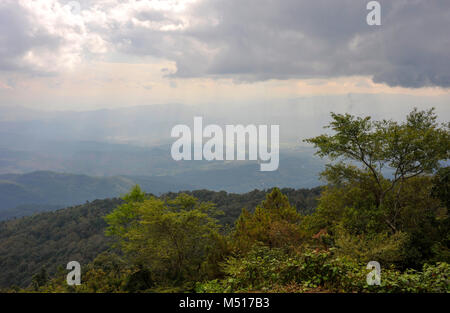 Querformat von Doi Inthanon der höchste Berg Thailands Doi Inthanon Nationalpark, Chiang Mai. Stockfoto