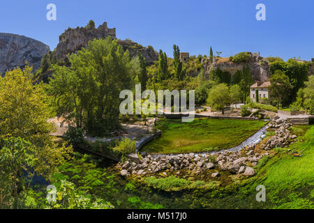 Dorf Fontaine-de-Vaucluse in der Provence Frankreich Stockfoto