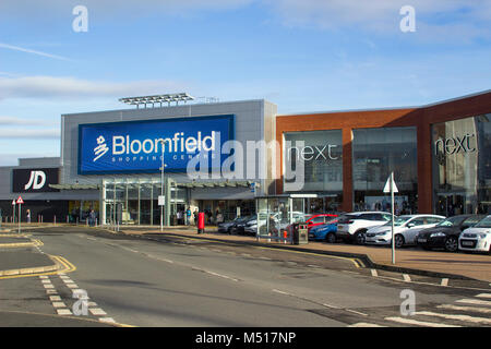 Verschiedene Ladengeschäft Fronten im modernen Bloomfield Einkaufszentrum in Bangor Northern Ireland in einer ruhigen Montag nach einem ereignisreichen Wochenende Stockfoto