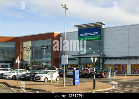 Verschiedene Ladengeschäft Fronten im modernen Bloomfield Einkaufszentrum in Bangor Northern Ireland in einer ruhigen Montag nach einem ereignisreichen Wochenende Stockfoto