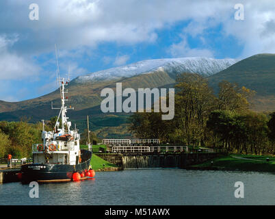 Der Kaledonische Kanal und Ben Nevis, in der Nähe von Fort William, Highland, Schottland Stockfoto