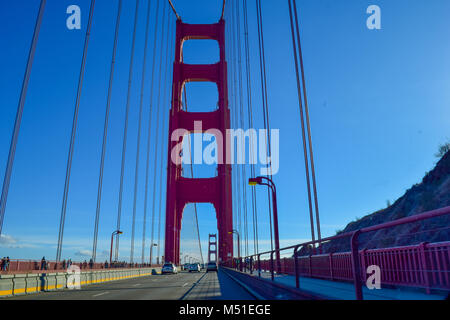 Fahrt über die Golden Gate Bridge, Blick direkt von der Golden Gate Bridge in San Francisco Stockfoto