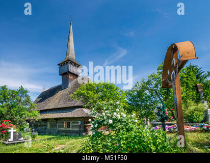 Hl. Parascheva Kirche in Budesti Thiel (Höhere Budesti), hölzerne Kirche, 1532 erbaut, im Dorf Budesti, Maramures Region, Rumänien Stockfoto