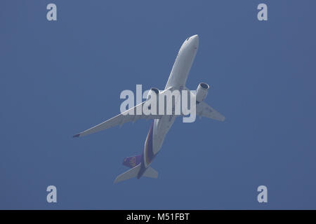 CHIANG MAI, THAILAND - 10. FEBRUAR 2018: HS-THF Airbus A350-900 von Thaiairway TG 105. Von Chiangmai Flughafen in Bangkok. Stockfoto