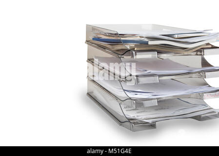 Desktop Anmeldung Schubladen voller Papiere auf dem Weißen. Papier Büro Fach. Stockfoto
