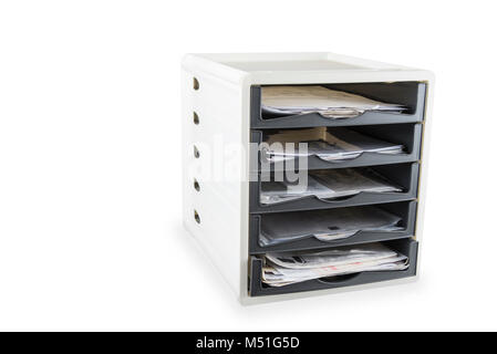 Desktop Anmeldung Schubladen voller Papiere auf dem Weißen. Papier Büro Fach. Stockfoto