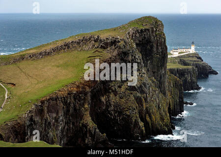 Vereinigtes Königreich, Schottland, Innere Hebriden Inseln: Insel Skye. Nest Point und dessen Leuchtturm Stockfoto