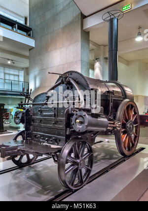 Stephensons Rocket, das erste moderne Dampflok von Robert Stephenson 1829 gebaut, die heute im Science Museum, London Stockfoto