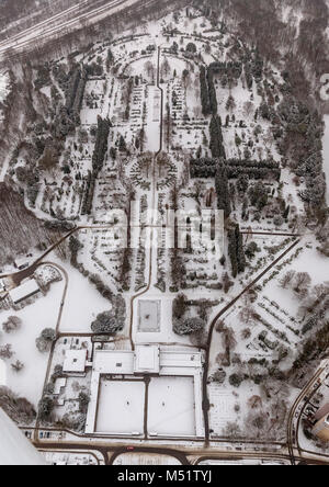 Luftaufnahme, Park, Friedhof, Urne, Reihen von Gräbern, letzte Ruhr Website, Essen, Ruhrgebiet, Nordrhein-Westfalen, Deutschland, Europa, Essen, Ruhr, Nordrhein-Wes Stockfoto