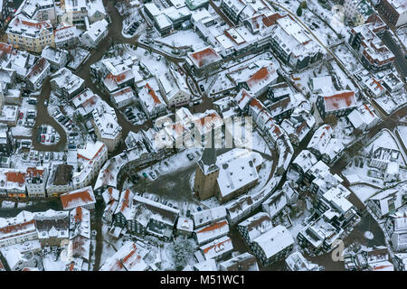 Luftbild, Hattingen-Mitte Sankt Georg Kirche Kirchplatz, im Schnee, Hattingen, Ruhrgebiet, Nordrhein-Westfalen, Deutschland, Europa, Hattingen, Ruh Stockfoto