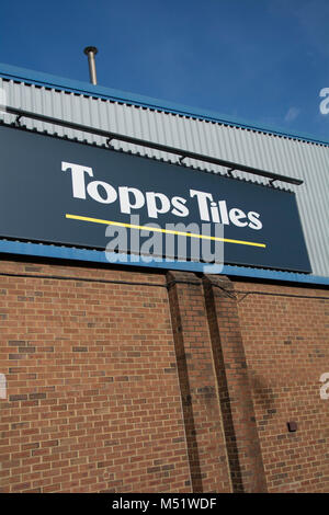 Topps Tiles Lager auf der Great West Road, Brentford, Middlesex, Großbritannien Stockfoto