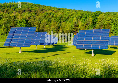 Solar Panels in Feld in Vermont, USA Stockfoto