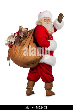 Real Santa Claus mit großen Sack voll Geschenke, auf weißem Hintergrund Stockfoto