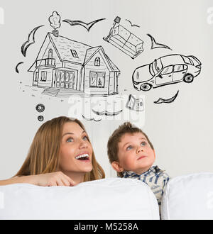Hypothek und Kredit Konzept. Familie von Mutter und Kind Träumen über die Zukunft Stockfoto