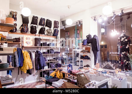 Kleidung Shop Interior, Stockholm, Schweden Stockfoto