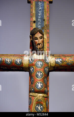 Die Majestät von Christus am Kreuz durch anonyme Katalanischen Ende des 12. Jahrhunderts, Spanien, Spanisch, (diese Zahl Christi ist eine klare Exponent der katalanischen Romanik Skulptur und offenbart die feierliche und konzeptuellen Charakter der mittelalterlichen Kunst katalanischen Pyrenäen) Stockfoto