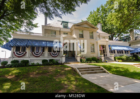 Erbaut im Jahre 1905, die historischen Häuser von Porter Road auf der prestigeträchtigen Captain's Row", in der US Naval Academy. Stockfoto