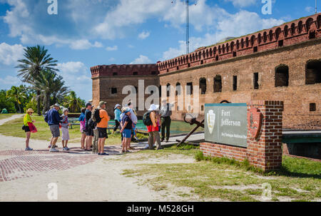 Park Ranger geführte Tour Fort Jefferson in Dry Tortugas National Park in den Florida Keys. Stockfoto