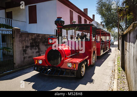 Historische Stadtrundfahrt in St. Augustine, Florida an Bord eines Roten Zug. Stockfoto