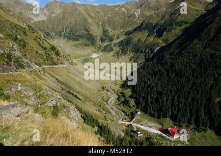 Rumänien, Siebenbürgen, Fagaras Gebirge. Der größte Bereich der südlichen Karpaten. Transfagarasan Landstraße sichtbar ist. Stockfoto