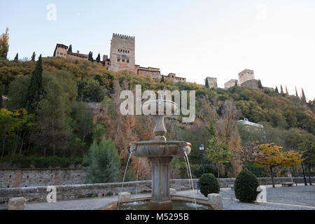 Granada, Spanien: Fuente Del Paseo de los Tristes im Mirador de L'Alhambra. Stockfoto