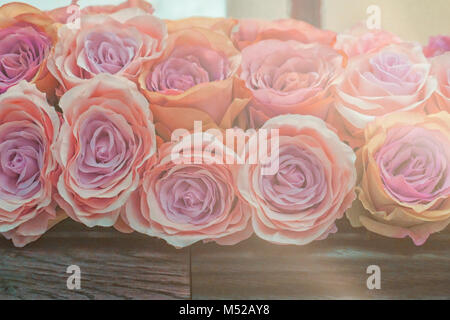 Wunderschöne Rosen in einer Blume Anordnung Stockfoto