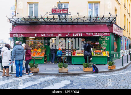 Die Früchte und Gemüse laden Au Marche de La Butte in Montmartre, Paris, Frankreich. Stockfoto