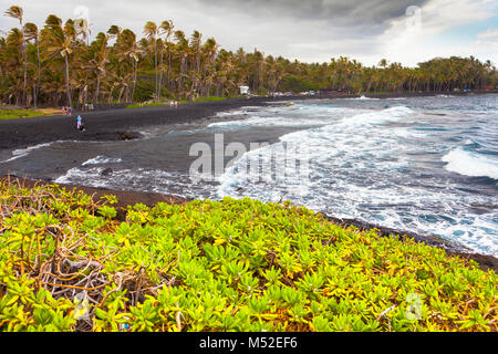 Punalu Black Sands Beach Hawaii Big Island Sand aus Vulkangestein Stockfoto