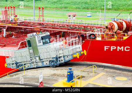 Panama Kanal Schiene Schlepper Stockfoto