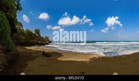 Strand in der Nähe von Tanah Lot Tempel - Bali, Indonesien Stockfoto