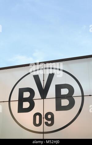 Dortmund, Deutschland - 24. Juli 2016: Borussia Dortmund Logo auf eine Wand. Borussia Dortmund oder BVB ist ein deutscher Sportverein in Dortmund Stockfoto