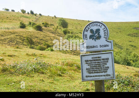 Der National Trust-Schild am Ditchling Beacon, The South Downs National Park, East Sussex England Vereinigtes Königreich UK Stockfoto