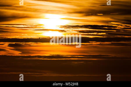 Wales Ozean Golden Sunset bewölkter Himmel Stockfoto