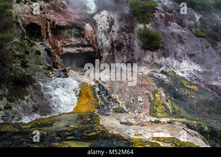 Diamond Orakei Korako Geysir in geothermischen Park, Neuseeland Stockfoto