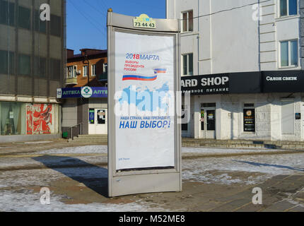 Februar 7, 2018. Orjol, Russland ein Plakat mit Informationen zur Wahl des Präsidenten der Russischen Föderation, auf einer Straße in Orel. Stockfoto