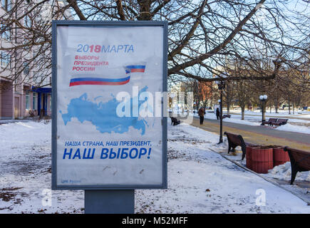 Februar 7, 2018. Orjol, Russland ein Plakat mit Informationen zur Wahl des Präsidenten der Russischen Föderation, auf einer Straße in Orel. Stockfoto