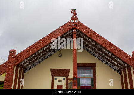Maori Meeting House (wharenui) in Maori Village Stockfoto