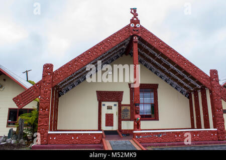 Maori Meeting House (wharenui) in Maori Village Stockfoto