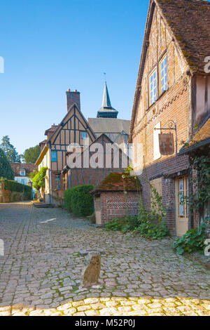 Dorf Senlis Frankreich an einem sonnigen Tag Stockfoto