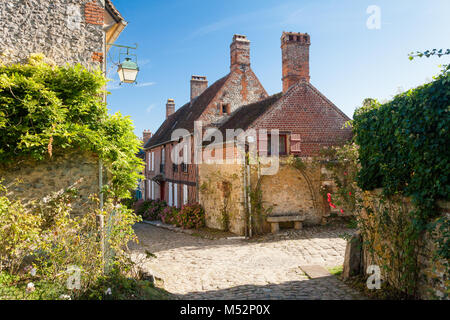 Dorf Senlis Frankreich an einem sonnigen Morgen Stockfoto