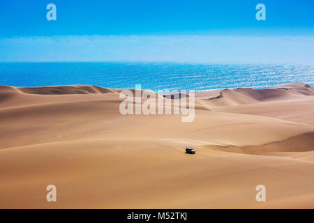 Riesige Sanddünen, die sich in der Atlantischen Küste Stockfoto