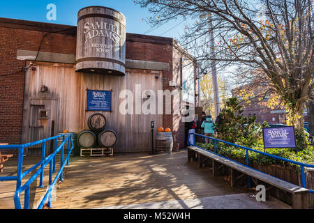 Gut - Brauerei mit einer langen Geschichte bekannt lockt Einheimische und Besucher mit Führungen, Verkostungen und ein Souvenirgeschäft im Sudhaus in Boston, Massachusetts Stockfoto